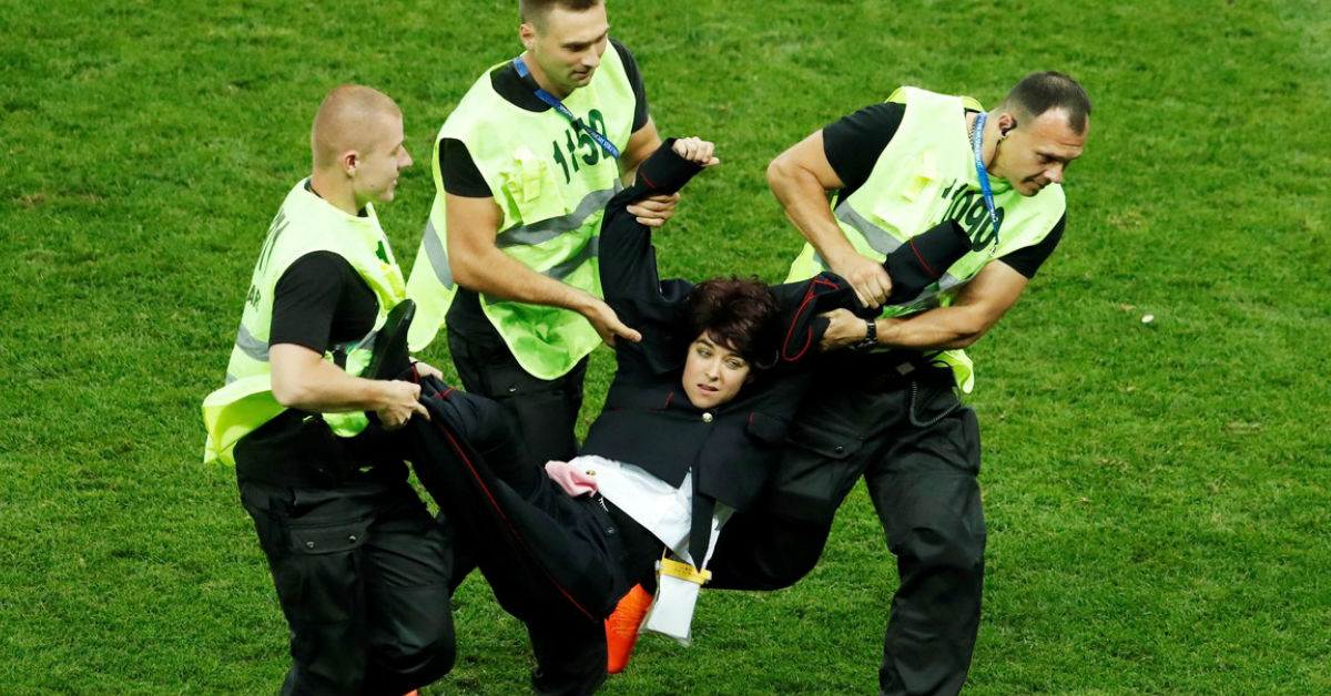 fotos-pussy-riot-mujeres-interrumpen-final-mundial