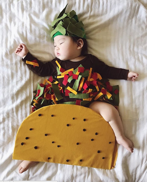 Mamá japonesa transforma las siestas de su hija en fotos increíbles