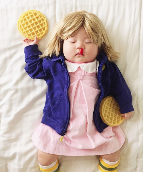 Mamá japonesa transforma las siestas de su hija en fotos increíbles