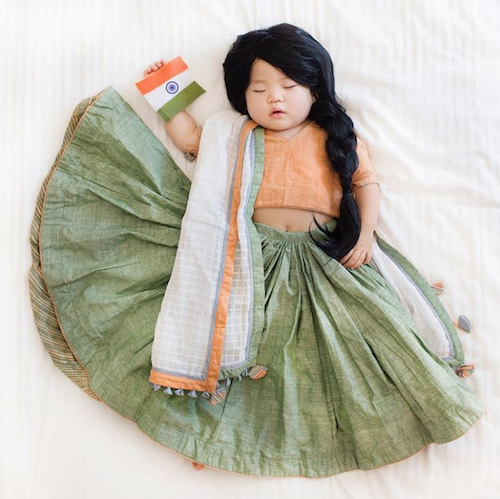 Mamá japonesa transforma las siestas de su hija en fotos increíbles