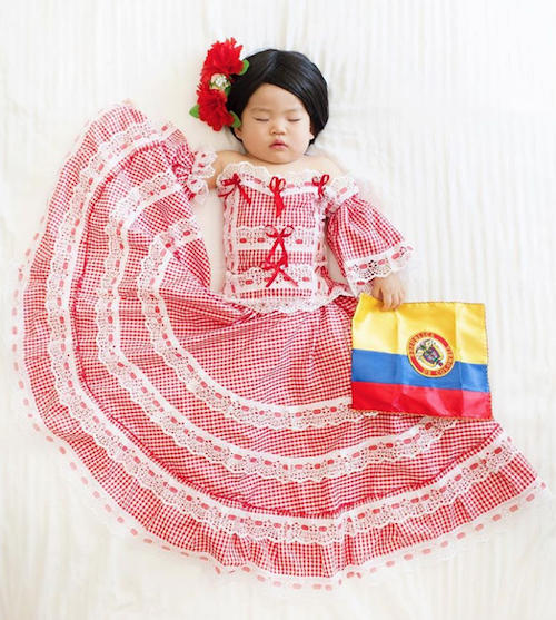 Mamá japonesa transforma las siestas de su hija en fotos increíbles