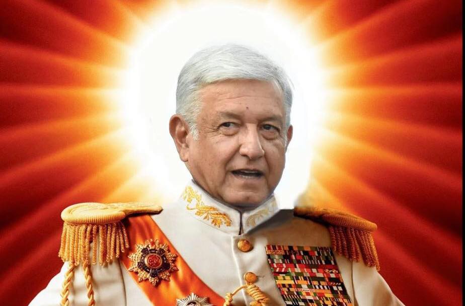 Gente hace cola en el aeropuerto para tomarse foto con AMLO