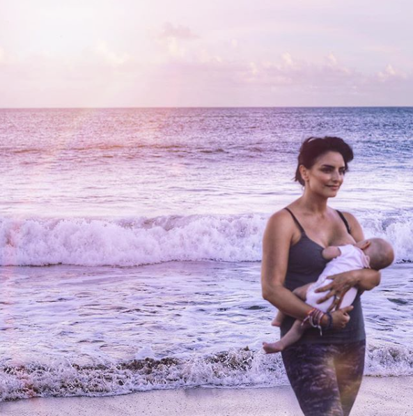 Video: Aislinn Derbez enseña de más en Instagram