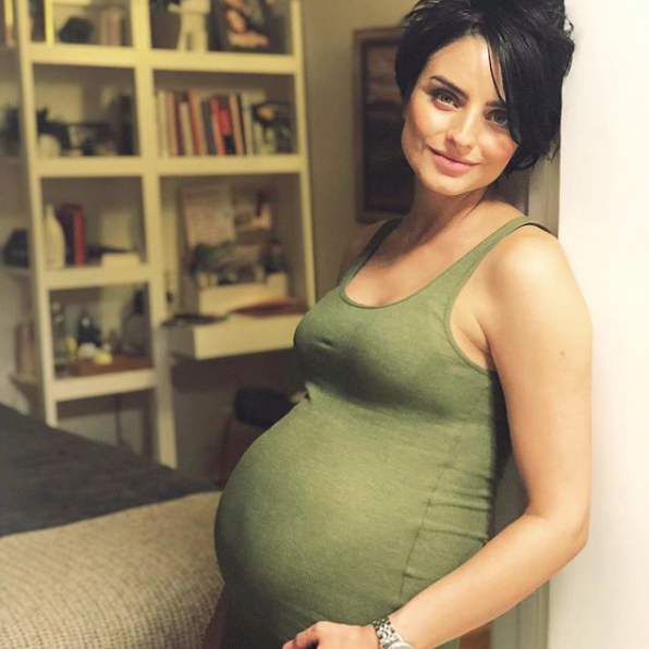 Video: Aislinn Derbez enseña de más en Instagram