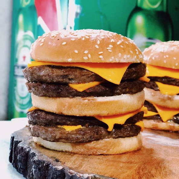 Hamburguesas de chile en nogada