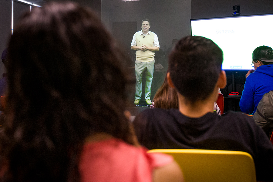 Profesor del Tec de Monterrey dio clase como holograma