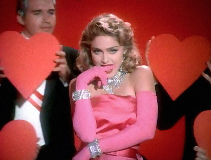 Madonna asegura es inmune a coronavirus y rompe cuarentena