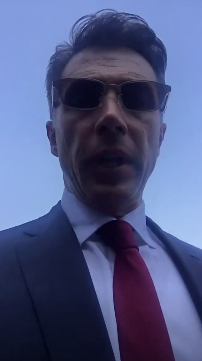 Sergio Mayer dice que su sueldo de diputado no le va alcanzar