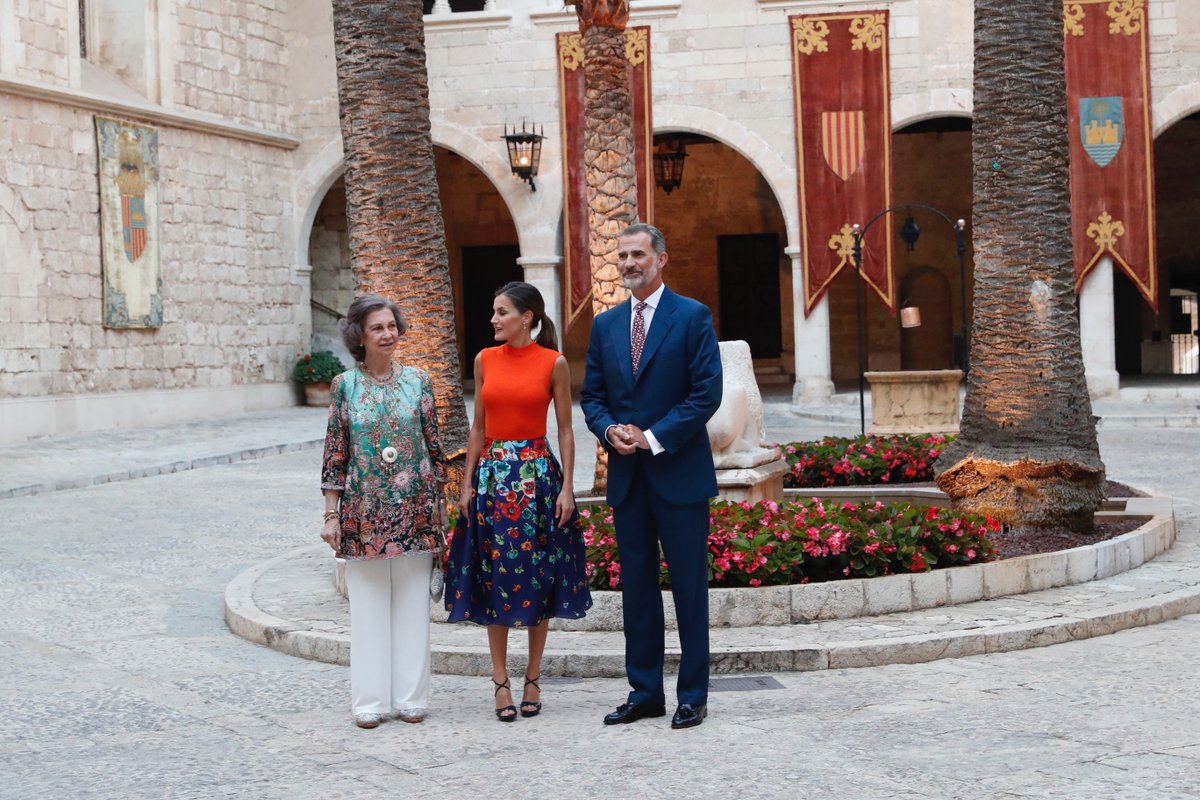 Chats ponen en riesgo a la casa real española