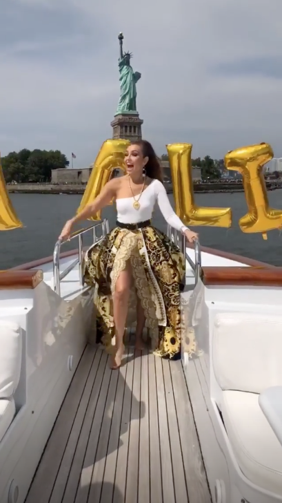 Thalia celebra su cumpleaños número 47