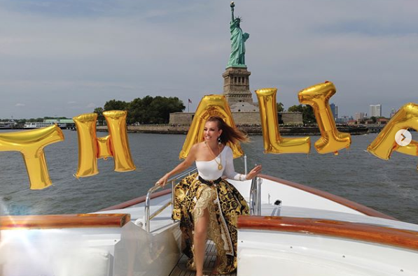 Thalia celebra su cumpleaños número 47