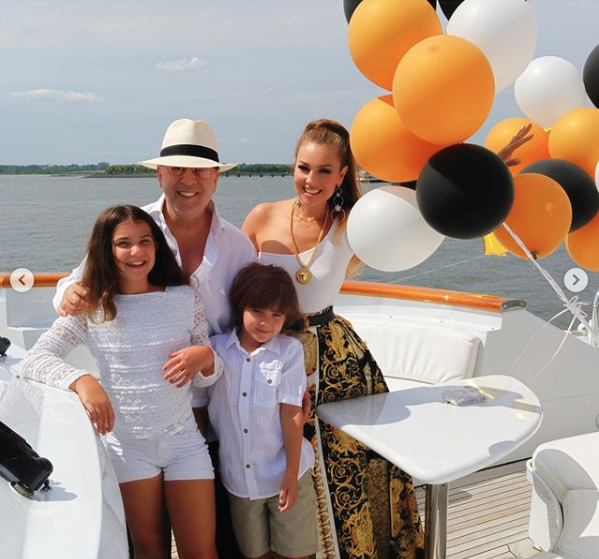 Thalia celebra su cumpleaños número 47