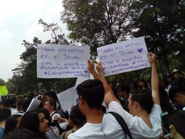 Los mejores carteles de la marcha de la UNAM