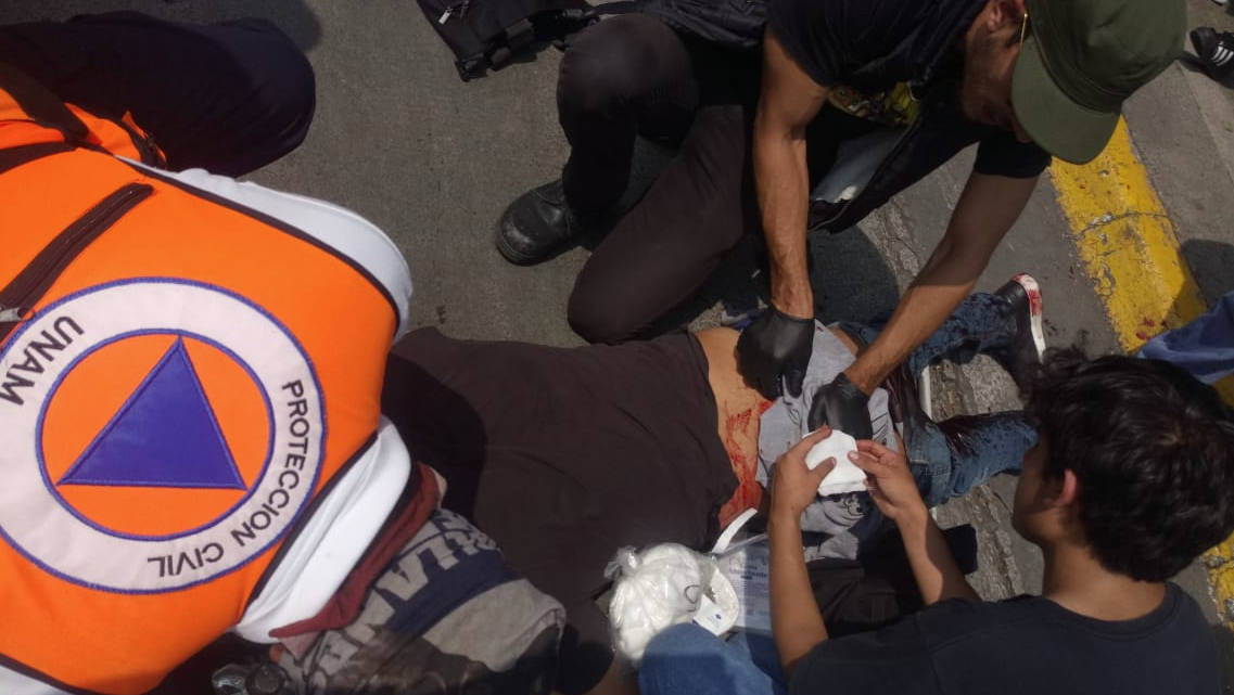 Madrazos en Rectoría de CU entre porros y manifestantes