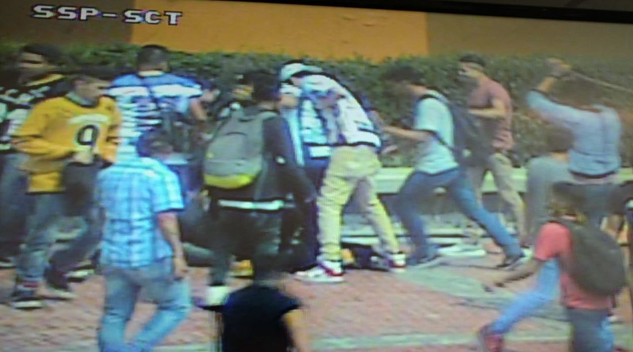 Madrazos en Rectoría de CU entre porros y manifestantes