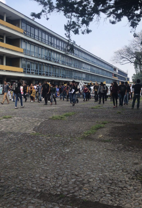 Madrazos en Rectoría de CU entre porros y manifestantes