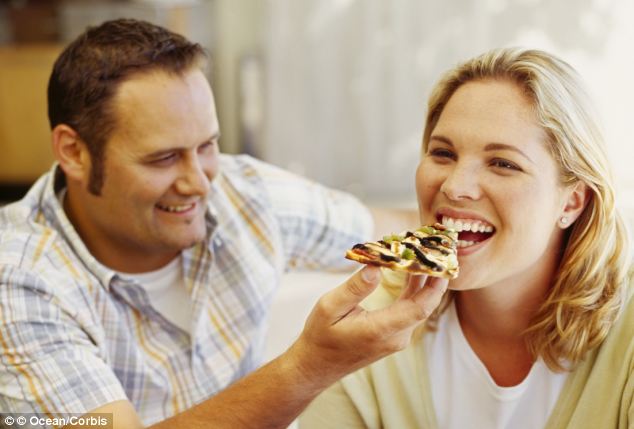 Las personas con relaciones estables suben hasta 6 kilos