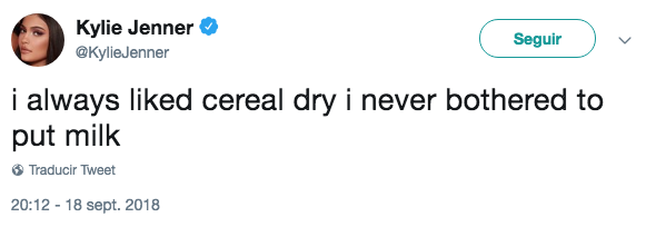 Kylie Jenner come cereal con leche por primera vez
