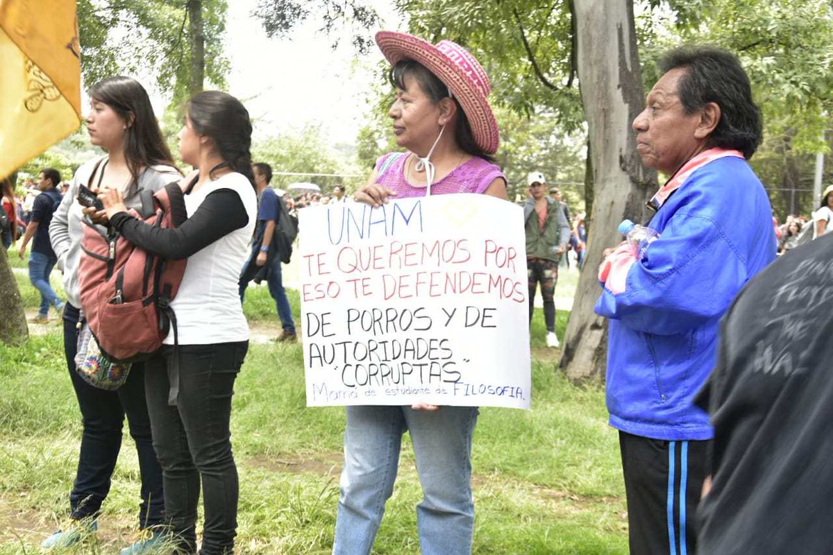 Los mejores carteles de la marcha de la UNAM