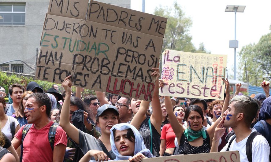 Los mejores carteles de la marcha de la UNAM