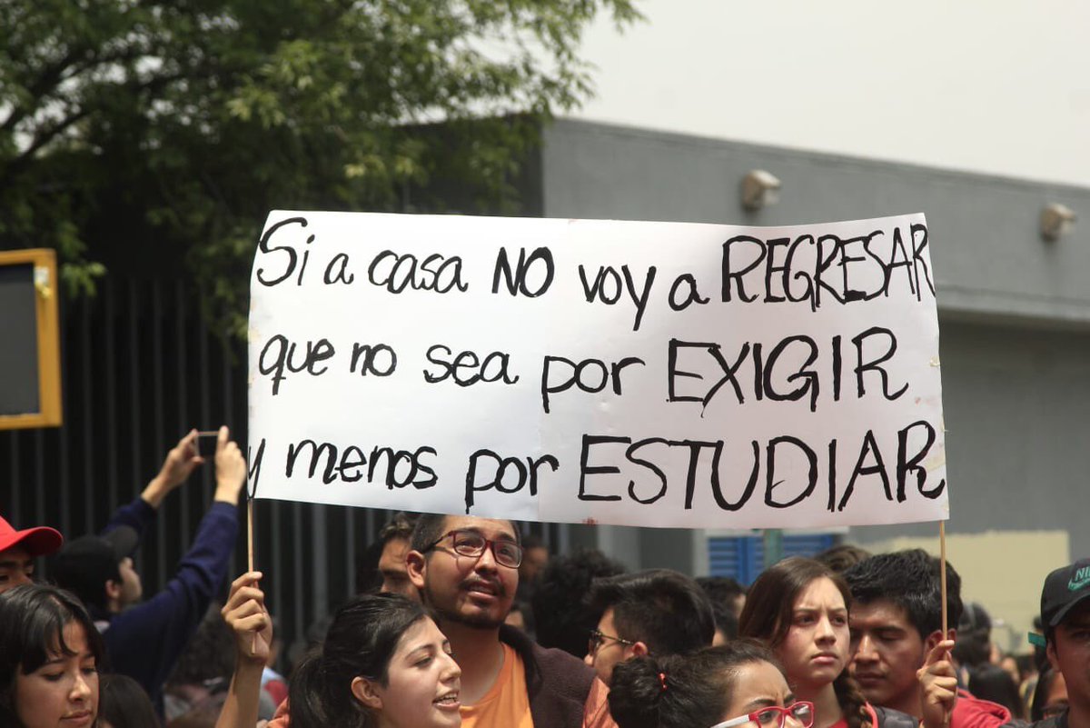 Los mejores carteles de la marcha de la UNAM