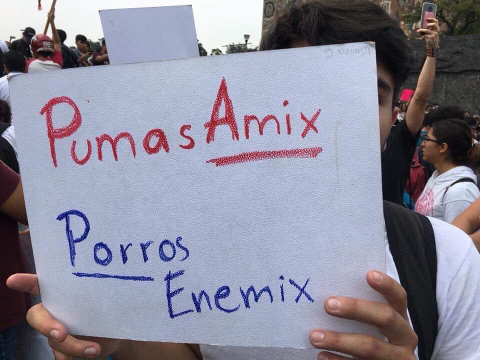 Los mejores carteles de la marcha de la UNAM