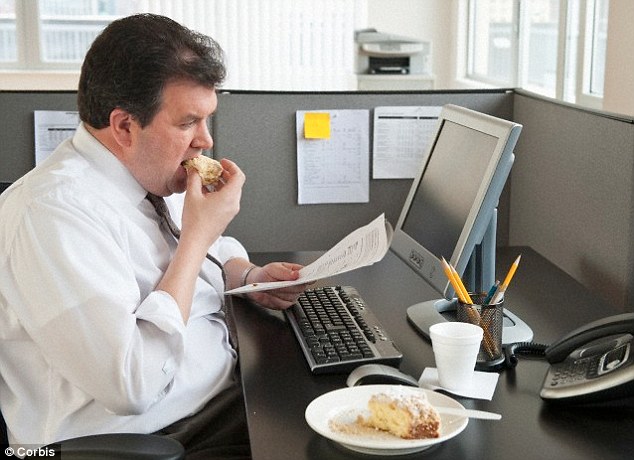 Guardar tu comida en tupper está haciéndote engordar