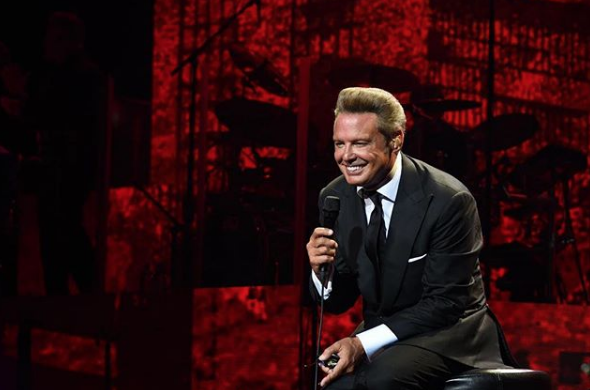 Luis Miguel rompe en llanto en concierto en San Antonio Texas