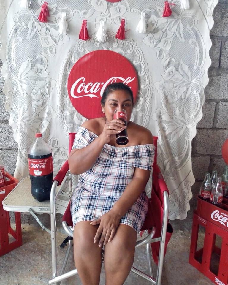 Senora Festejo Cumpleanos Coca Cola