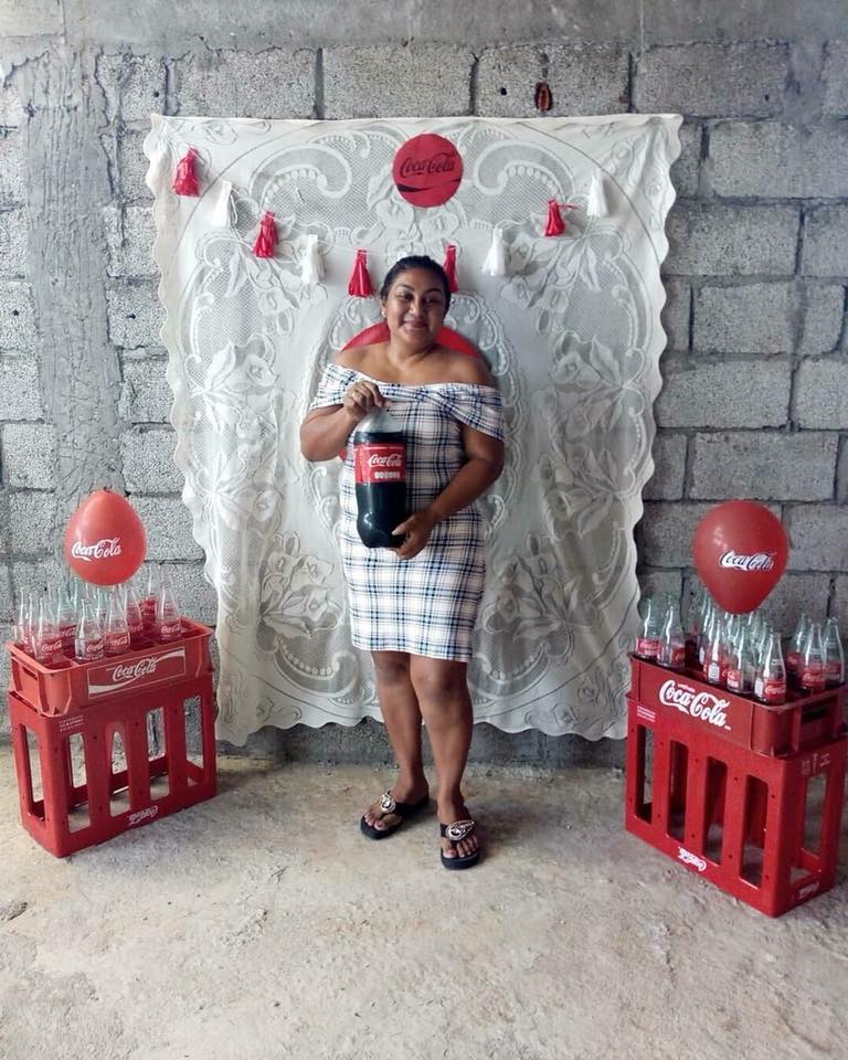 Senora Festejo Cumpleanos Coca Cola