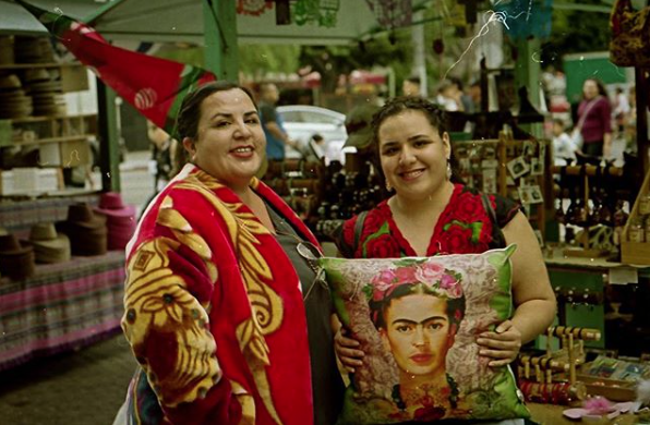Gringos están haciendo chamarras con cobijas San Marcos
