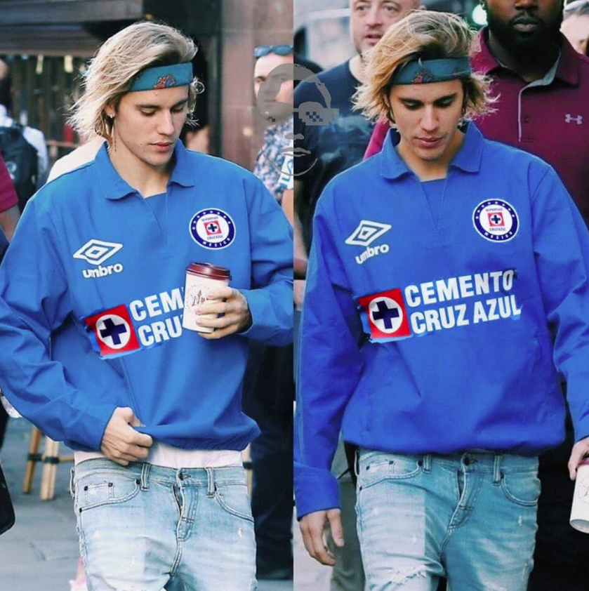 Acaso ese es Justin Bieber con una playera del Cruz Azul