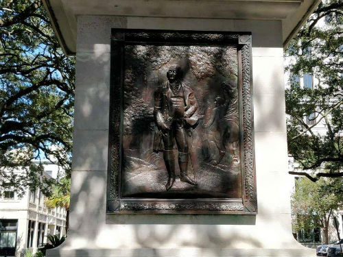 estatua-nathanael-greene-buscan-culpables-ponerle-ojitos-locos-estatua-estados-unidos