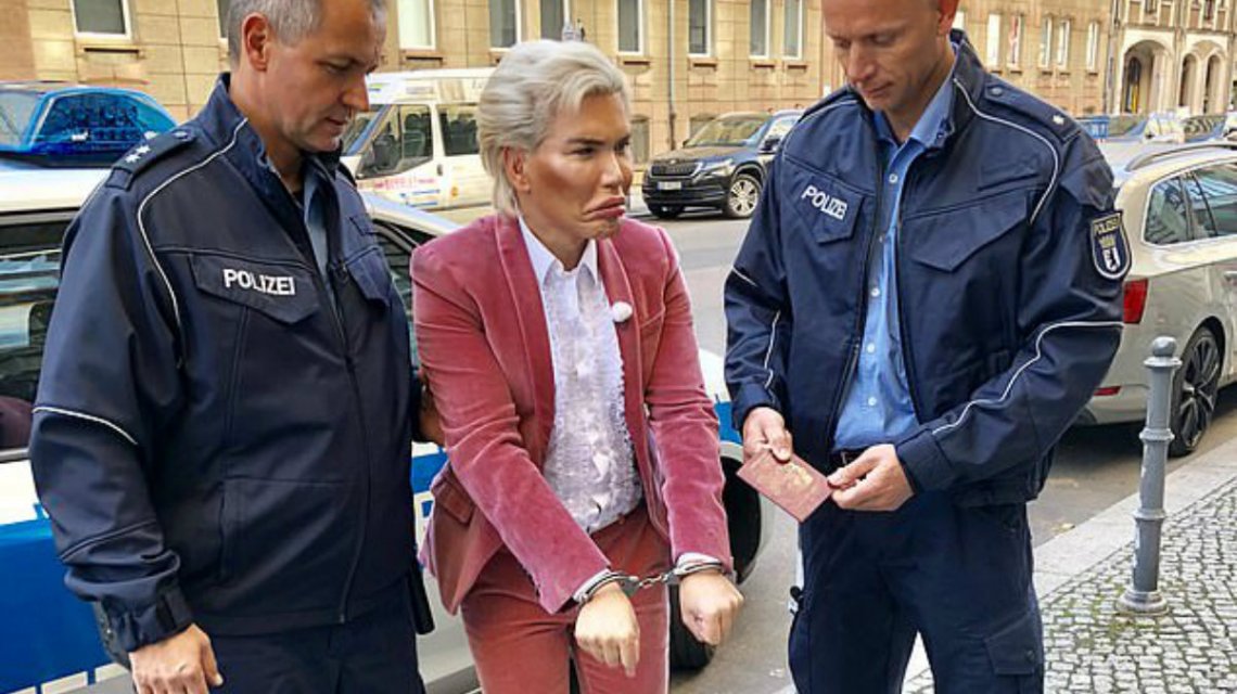 Detienenen al Ken Humano