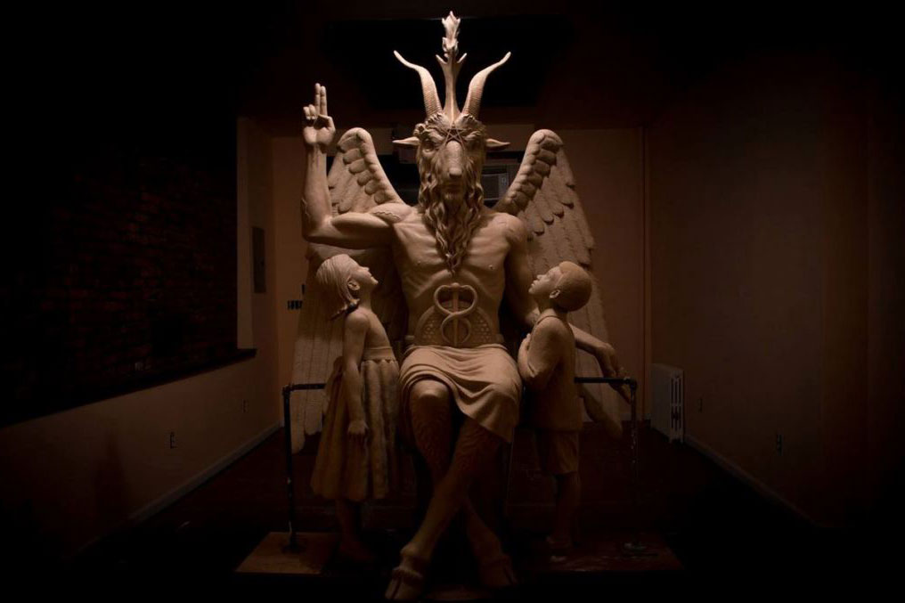 escultura de baphomet