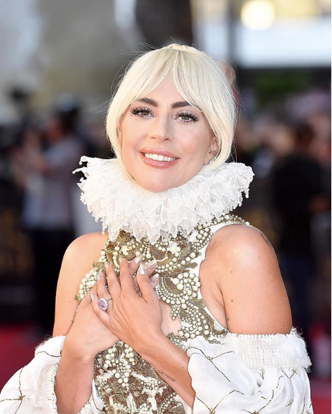 Lady Gaga compra casa de 30 millones de dólares