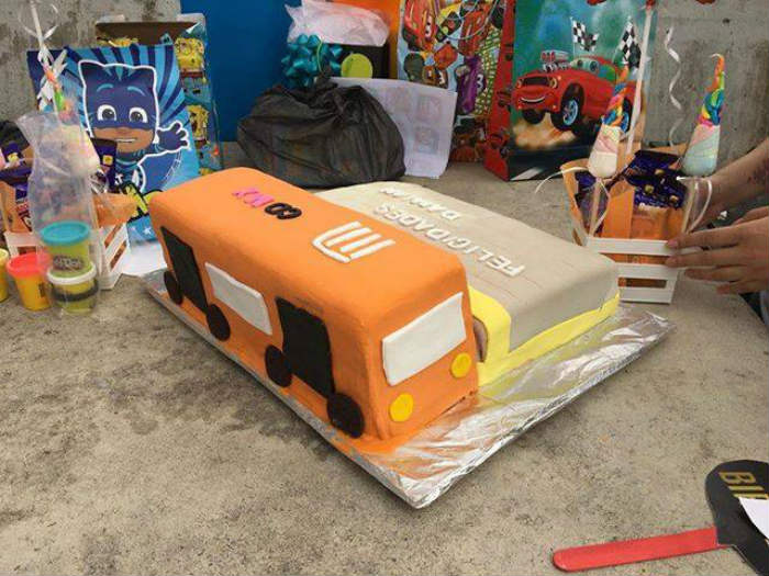Este niño celebró su cumpleaños con temática del Metro