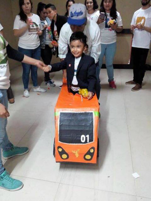 Este niño celebró su cumpleaños con temática del Metro