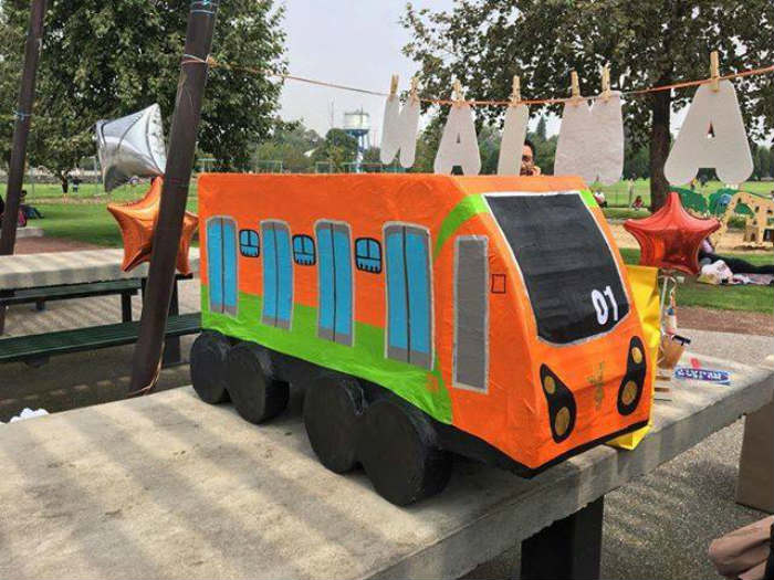 Este niño celebró su cumpleaños con temática del Metro