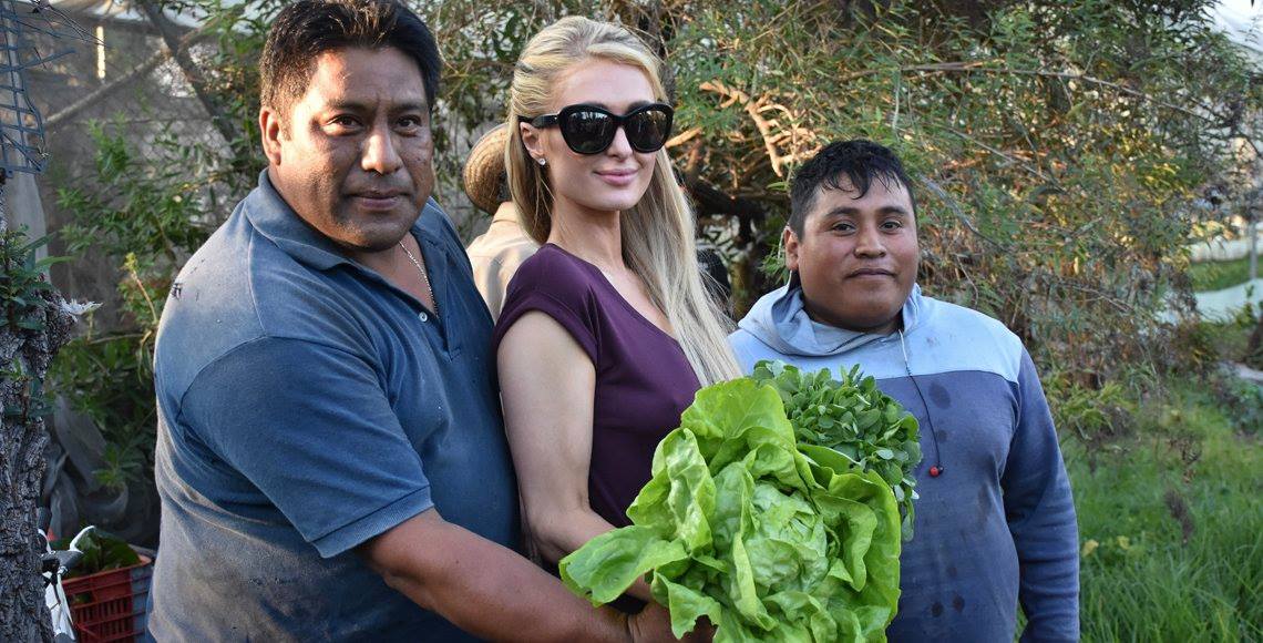Fotos de Paris Hilton con damnificados de Xochimilco