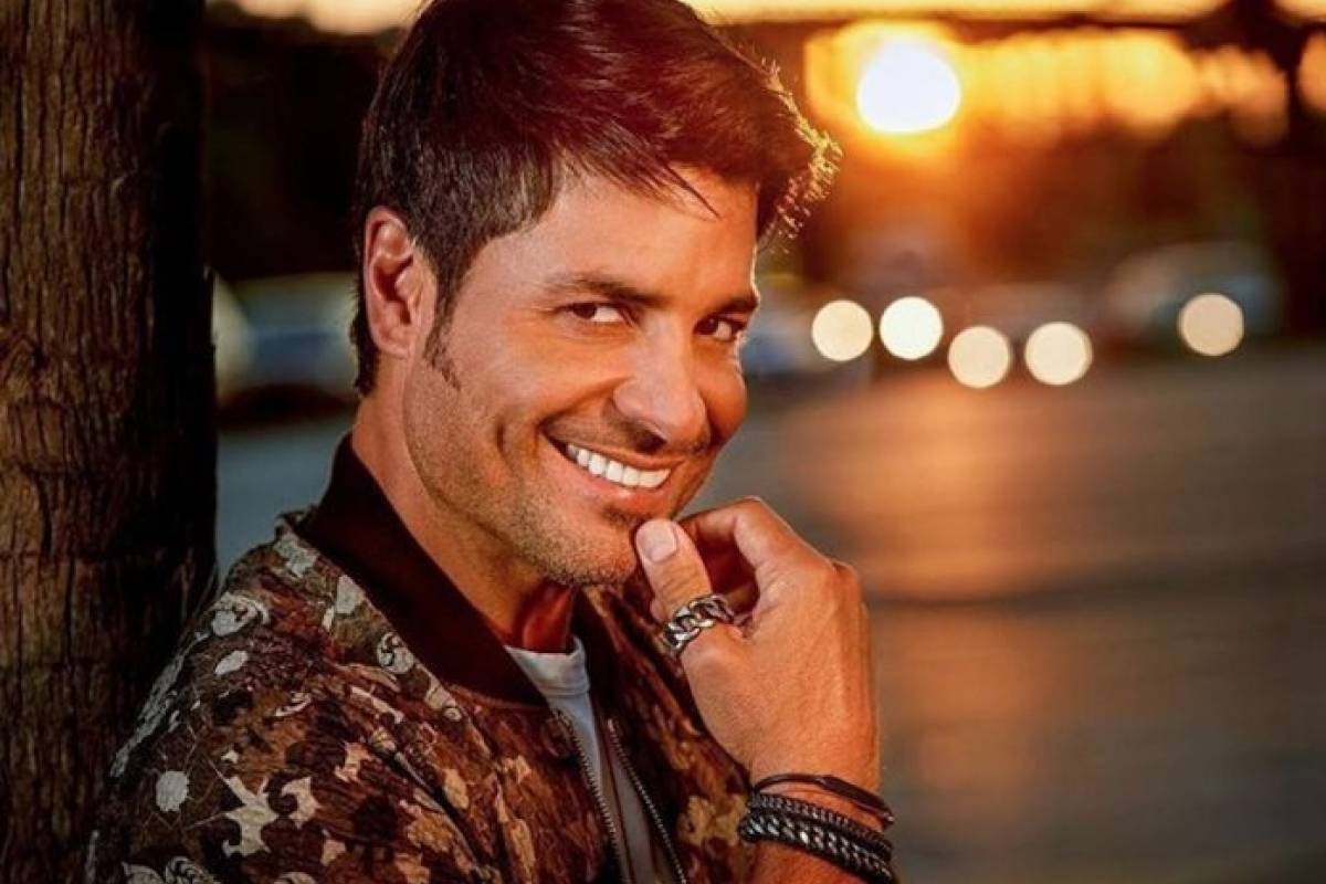 Chayanne se vistiÃ³ como Superman y luce mejor
