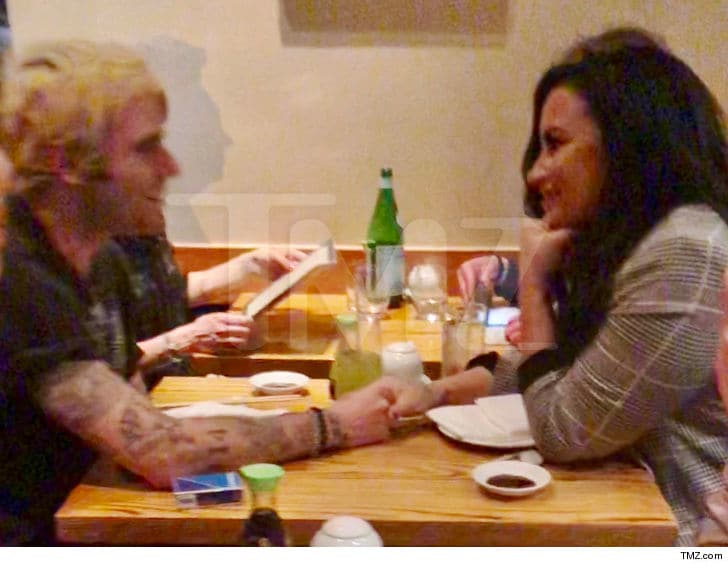 Demi Lovato es captada fuera de rehabilitación