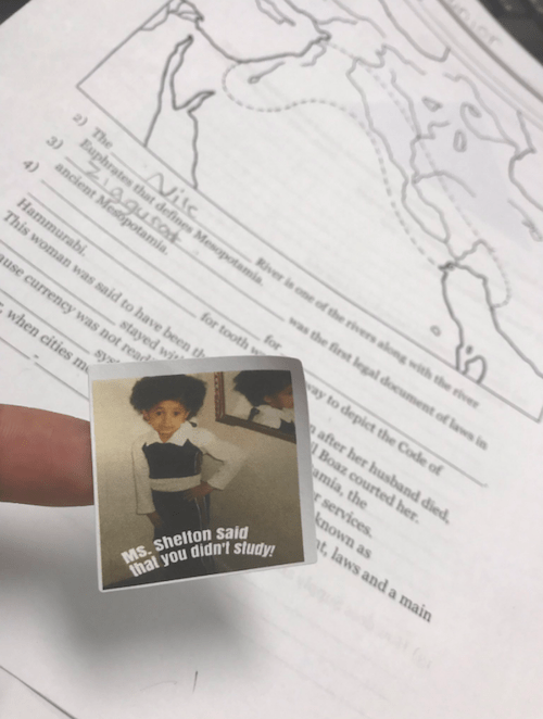 Maestra utiliza memes para calificar a sus alumnos