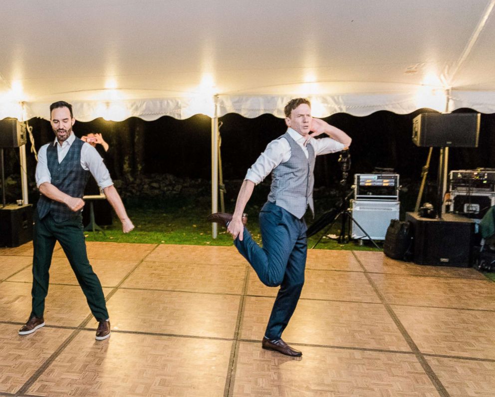 Dan espectacular baile en su boda