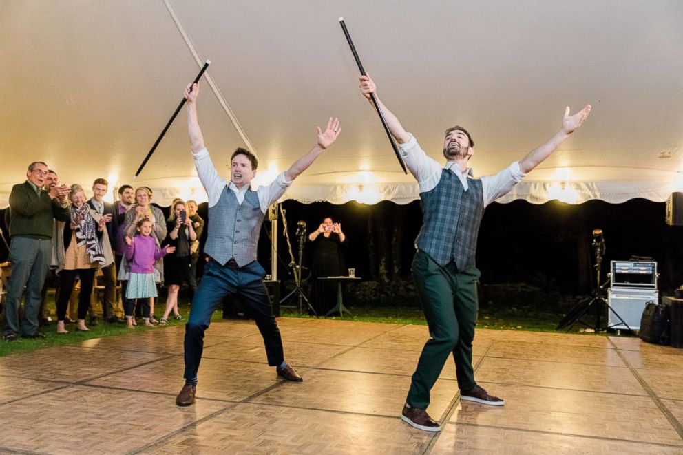 Dan espectacular baile en su boda