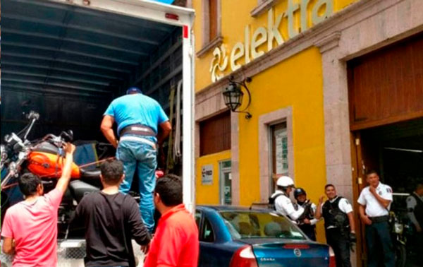 Señora embargó elektra