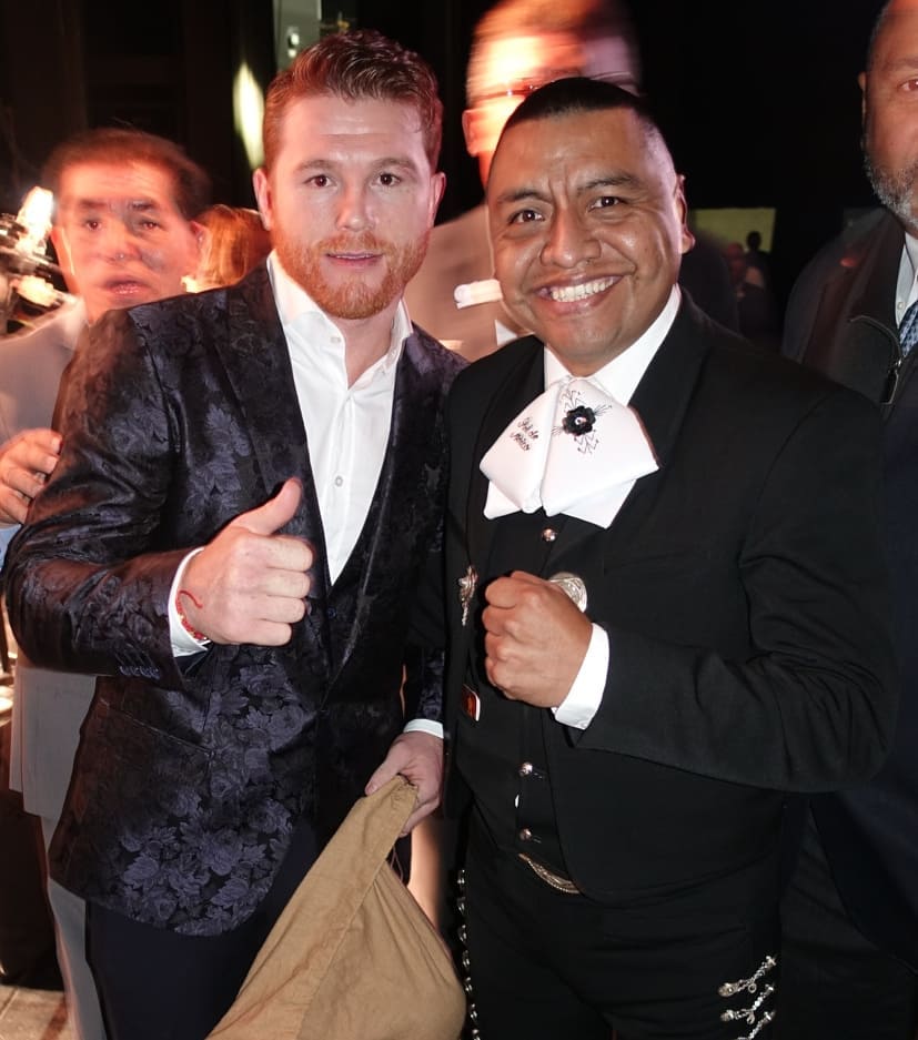 Esposa del Chapo presente en pelea del Canelo Alvarez