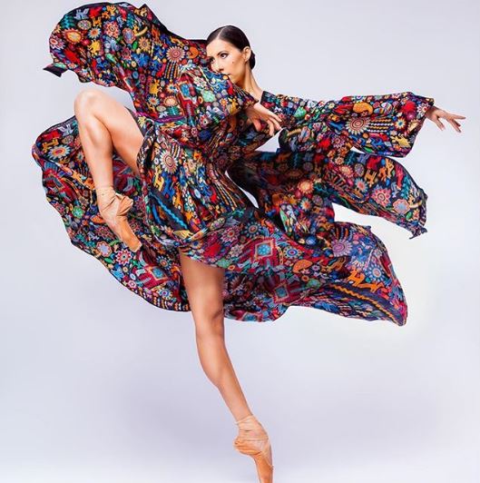 Miss México sorprende con vestido huichol en Miss Universo