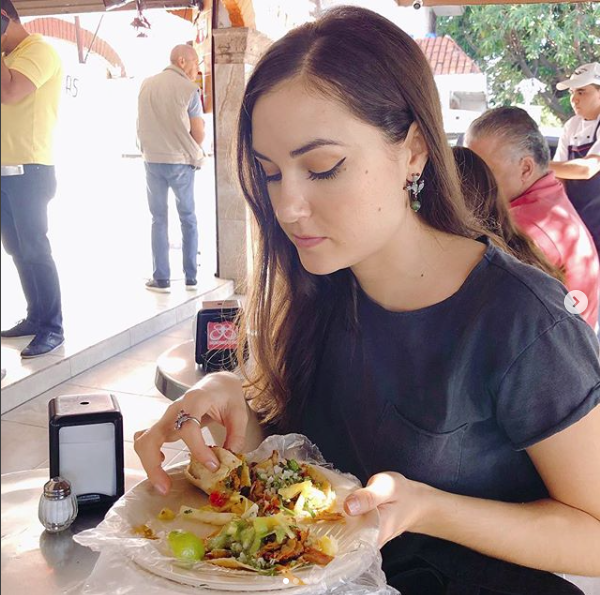 Sasha Grey está en México y comió tacos de pastor