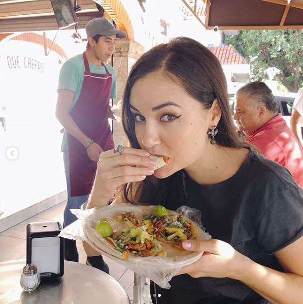 Sasha Grey está en México y comió tacos de pastor
